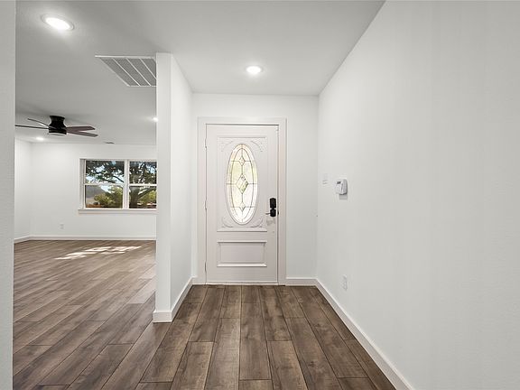 4th image of 909 Robertson Rd