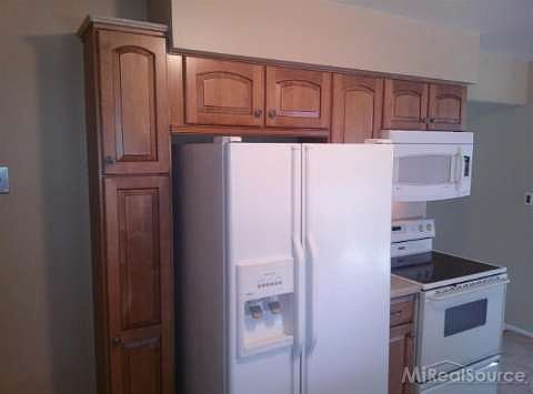 5th image of 21600 Evergreen St