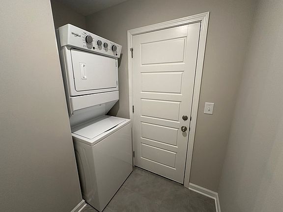 4th image of 3234 Clemons Cir