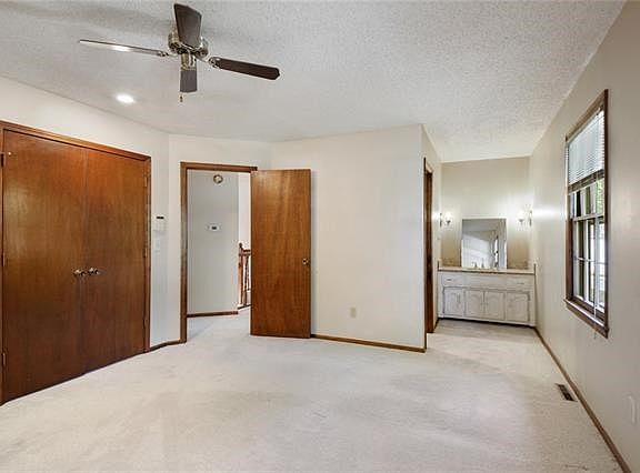3rd image of 510 NE Clubhouse Dr
