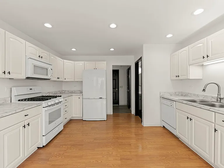 2430 Caton Crest Ct — Photo 7