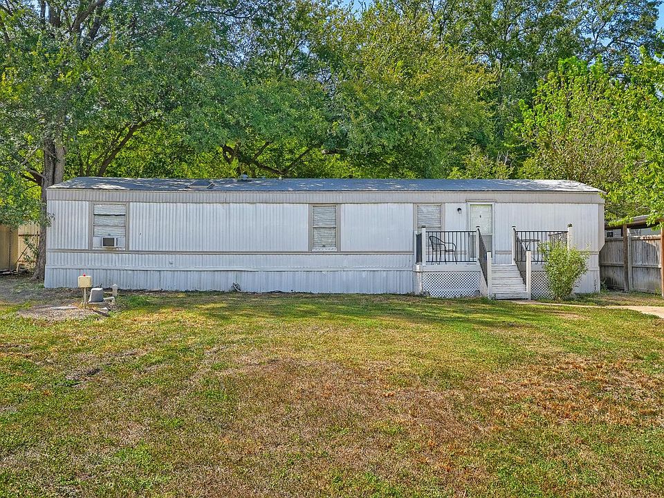 1st image of 208 Circle Dr