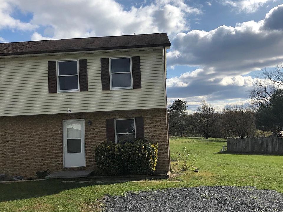 1st image of 202 Hackberry Dr