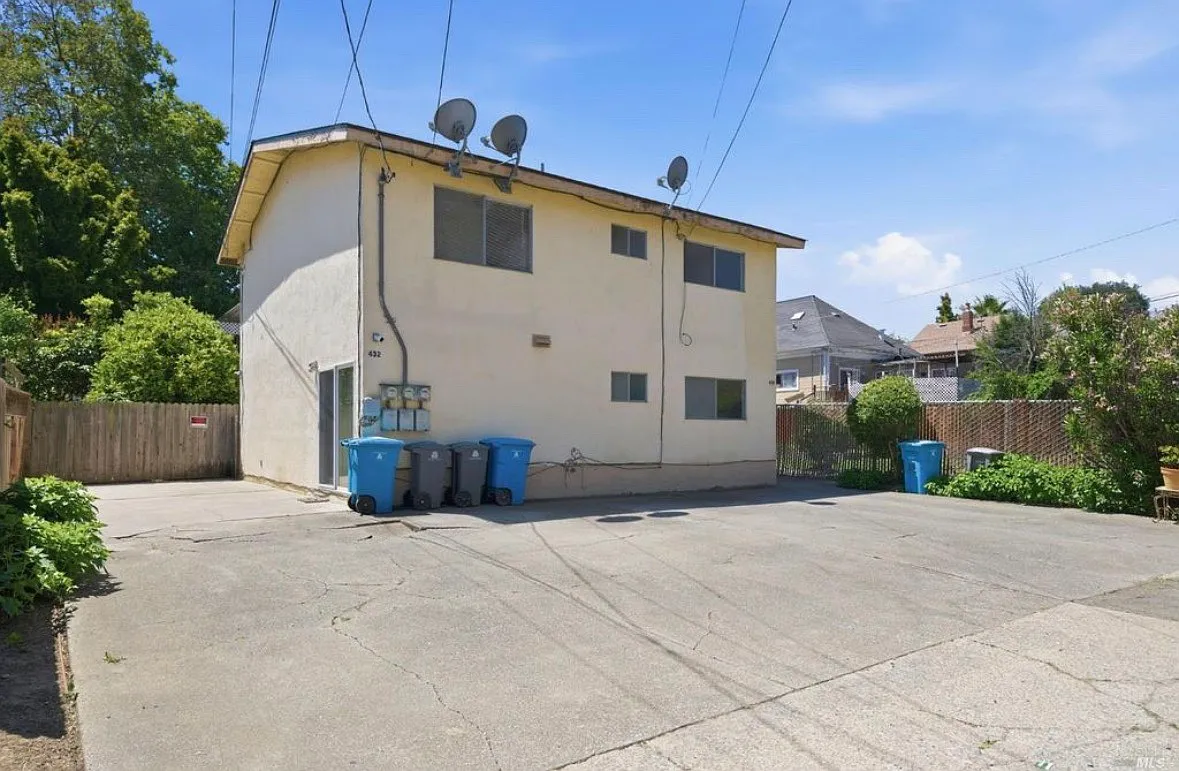 2 bed, 810 sqft, $2,000 — Photo 1