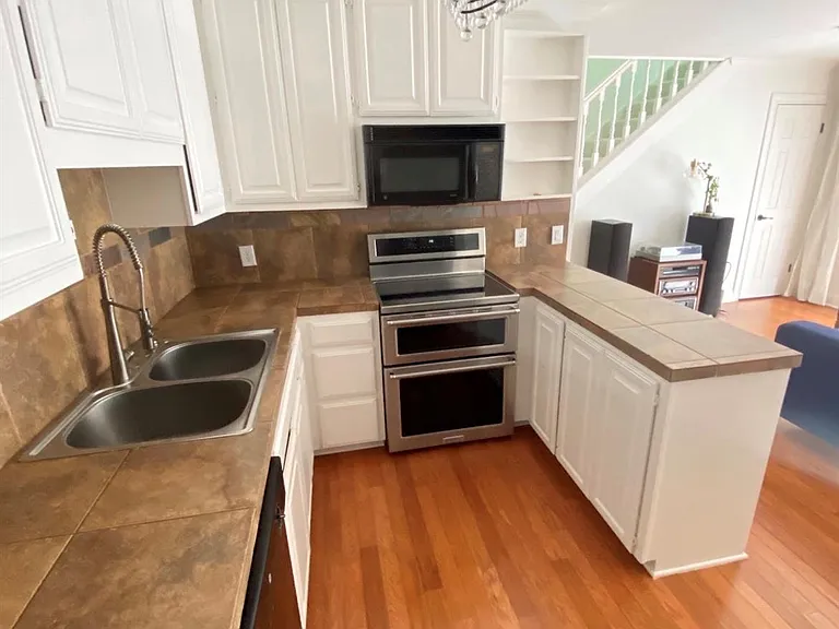 2500 Steck Ave #7 — Photo 17