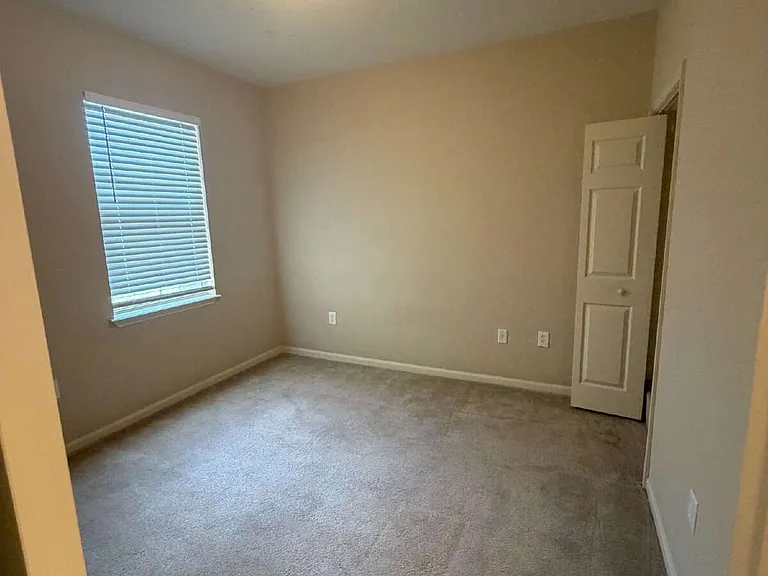 806 Baldwin Rowe Cir #1 — Photo 33