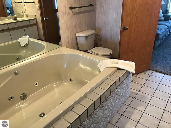 4th image of 8975 N Bayshore Dr APT 3