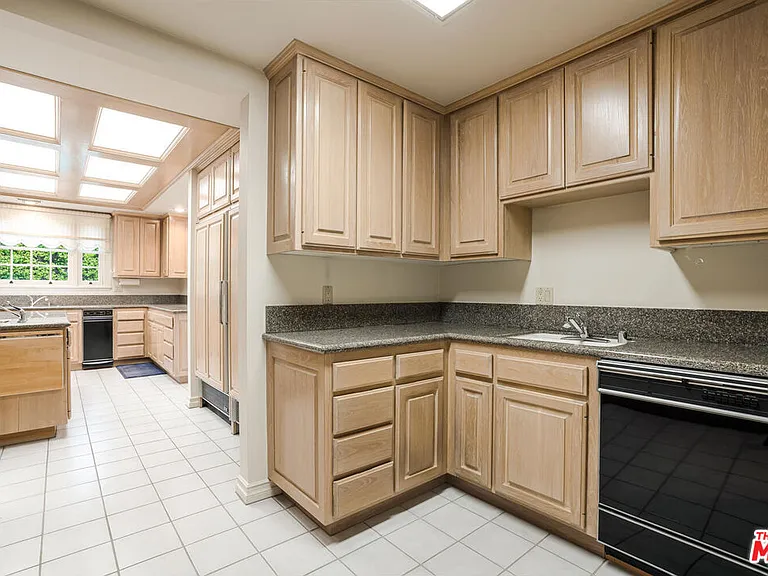 604 N Linden Dr — Photo 4