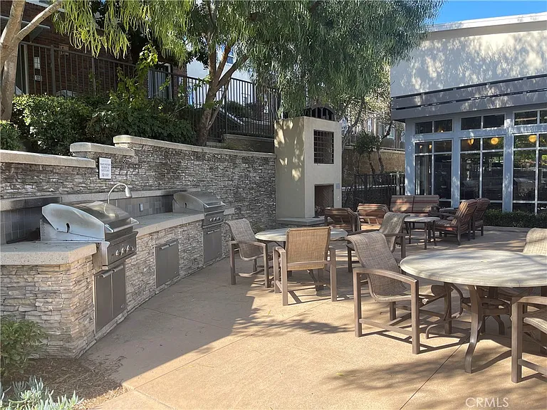 71 Vantis Dr — Photo 33