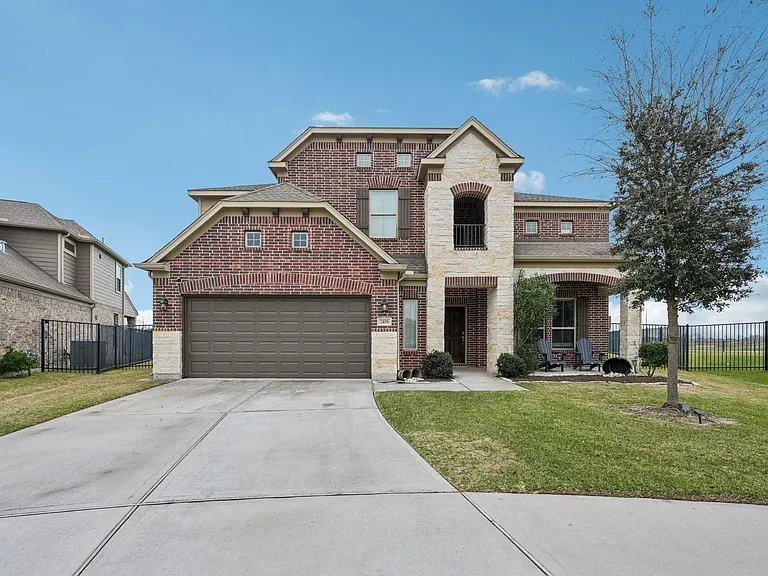2406 Harborwood Ct — Photo 1