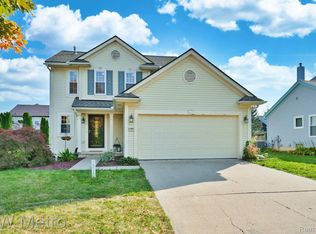 8590 Barrington Dr, Ypsilanti, MI 48198