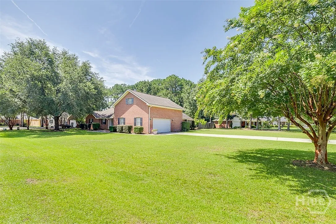 4 bed, 2.0 bath, 2994 sqft, $2,600 — Photo 3