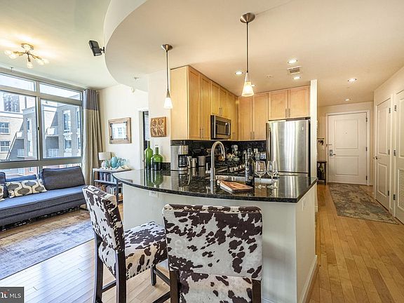 4th image of 820 N Pollard St APT 803