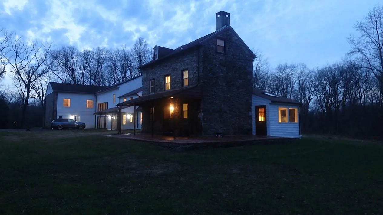 5 bed, 4.5 bath, 4620 sqft, $5,625 — Photo 3