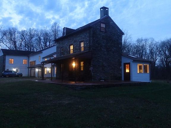 1571 Horseshoe Trail