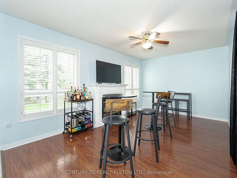 71 Armitage Cres — Photo 17