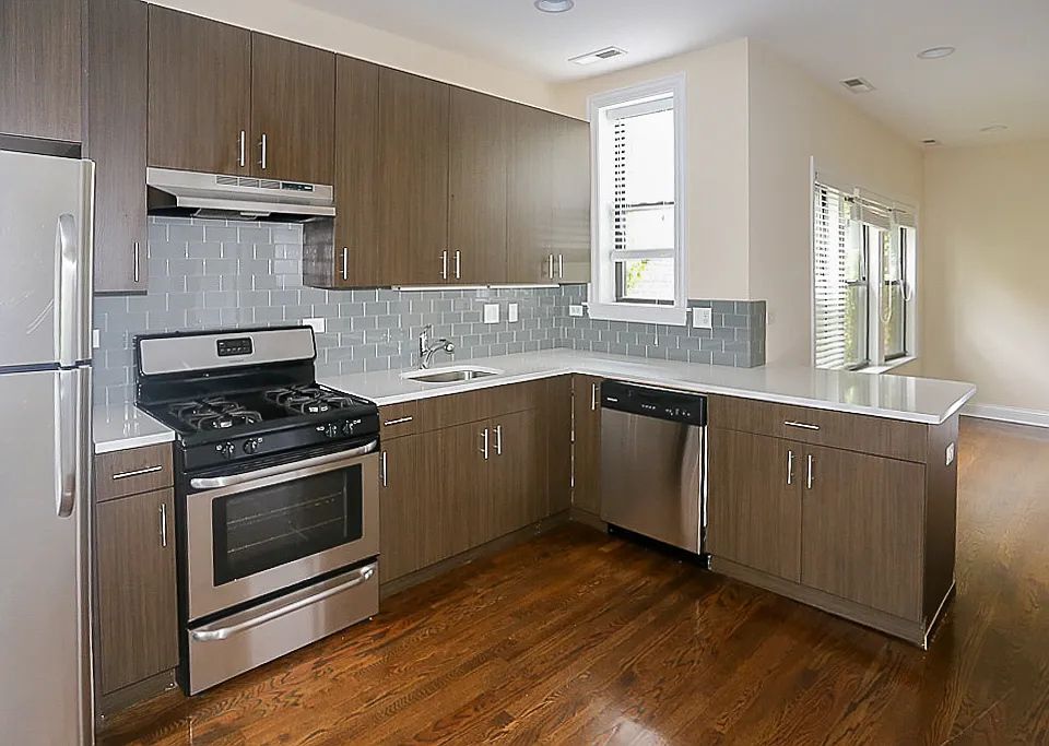 3715 N Wilton Ave #3