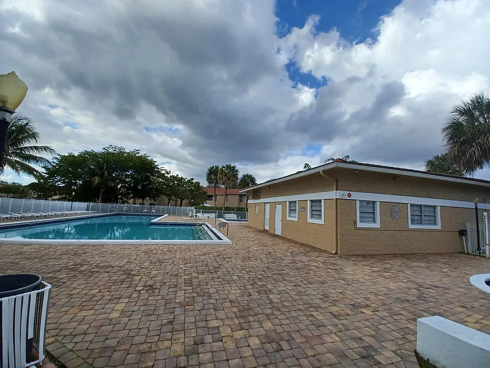 10036 Twin Lakes Dr #37-F