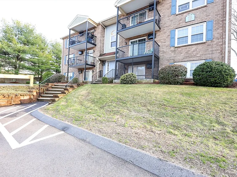 610 S Franklin St #B202 — Photo 1