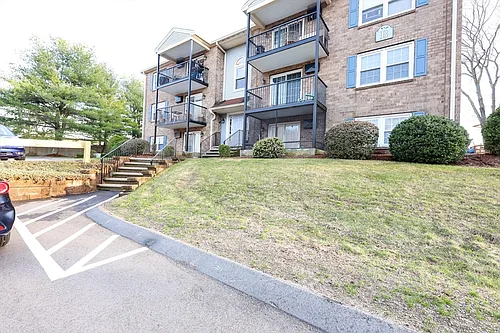 610 S Franklin St #B202 Photo 1