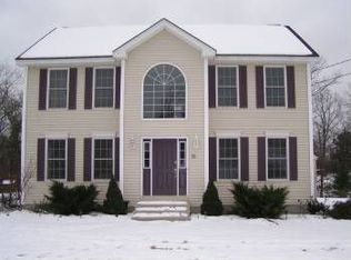 33 Flying Rock Rd, Hudson, NH 03051