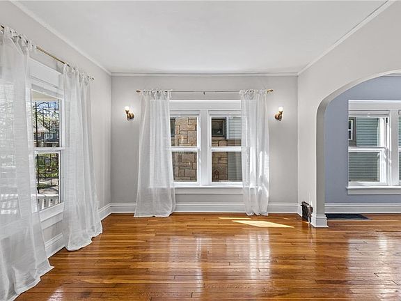 5th image of 4214 Campbell St