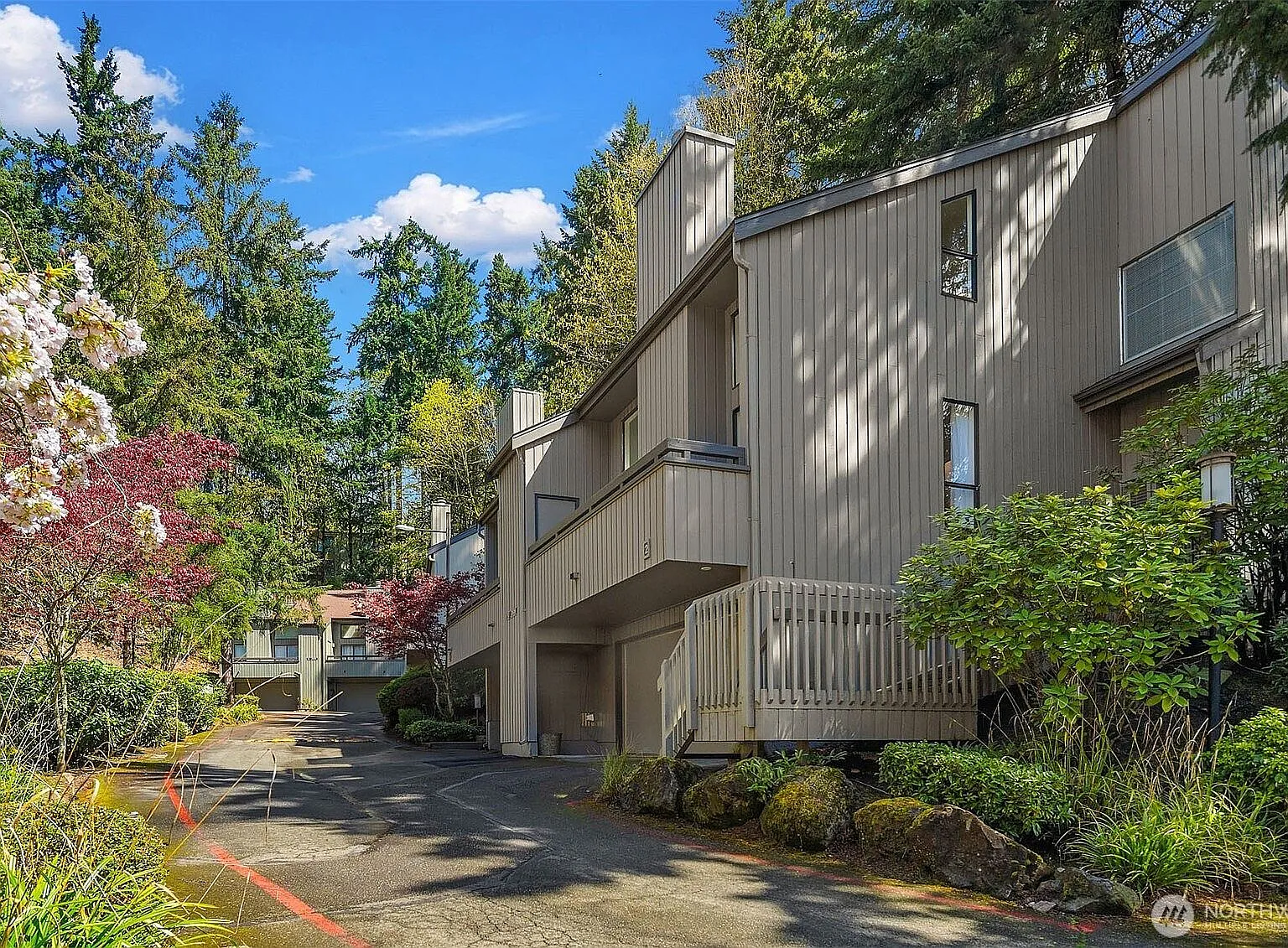 2 bed, 2.5 bath, 1348 sqft, $3,500 — Photo 4