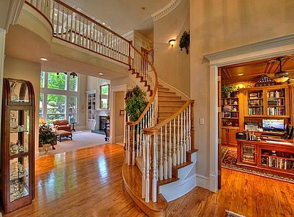 4th image of 810 Huntington Ct