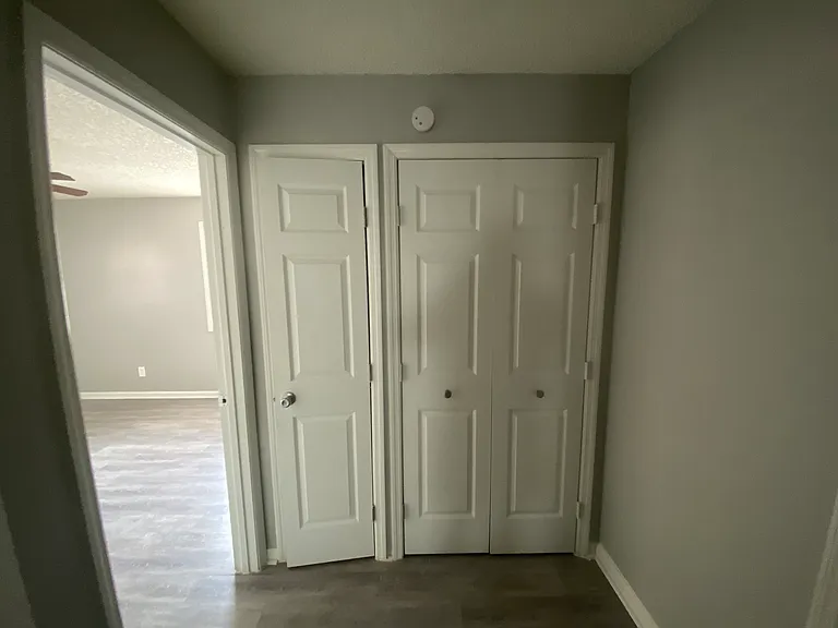 10 Crestwood Cir — Photo 8