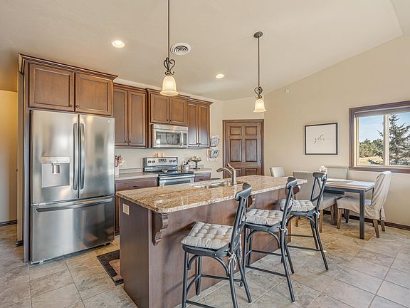 5th image of 1072 W Willis Way