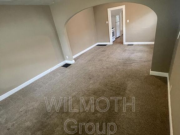 5th image of 892 N Gladstone Ave