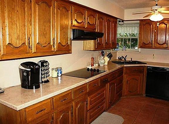 4th image of 818 Meadowglen Cir