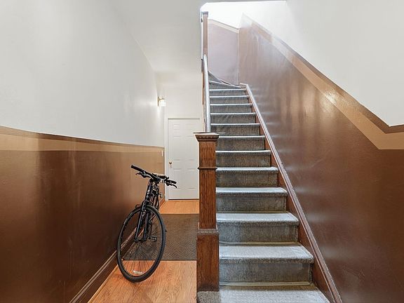4th image of 394 Woodlawn Ave #2
