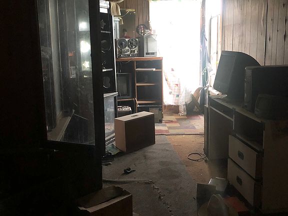 5th image of 4907 Eldridge Ave