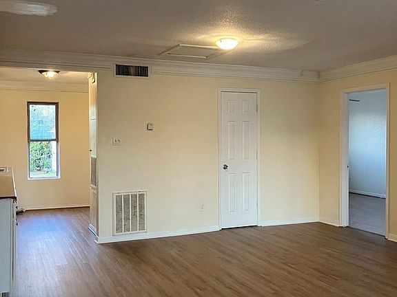 4th image of 8323 Wilcrest Dr #6
