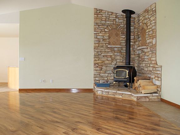 4th image of 700 Valley Vista Way
