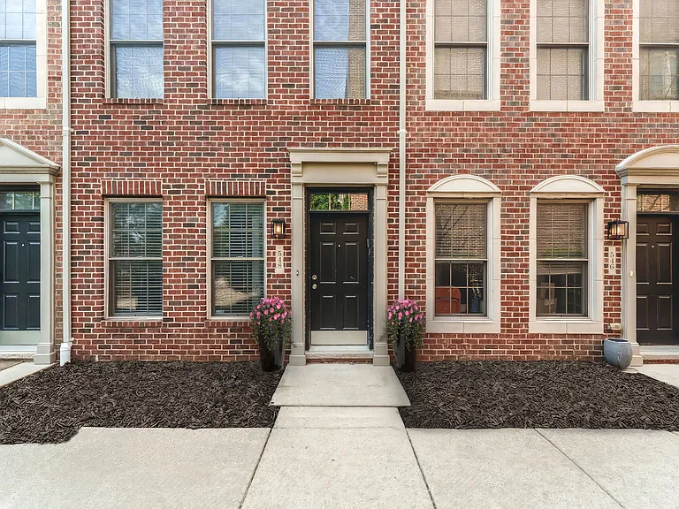 548 Graten St — Photo 27