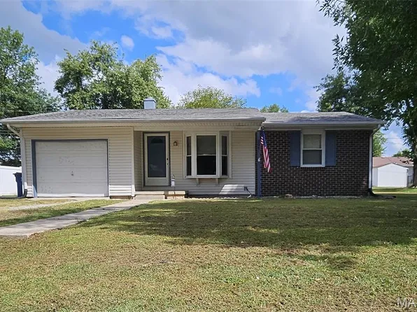 204 W Poos Dr, New Baden, IL 62265