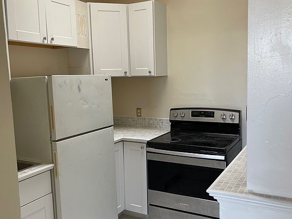 2nd image of 627 1/2 8th Ave APT 3