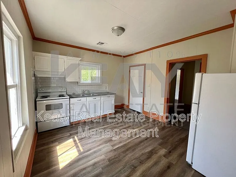 510 Lamar St — Photo 5