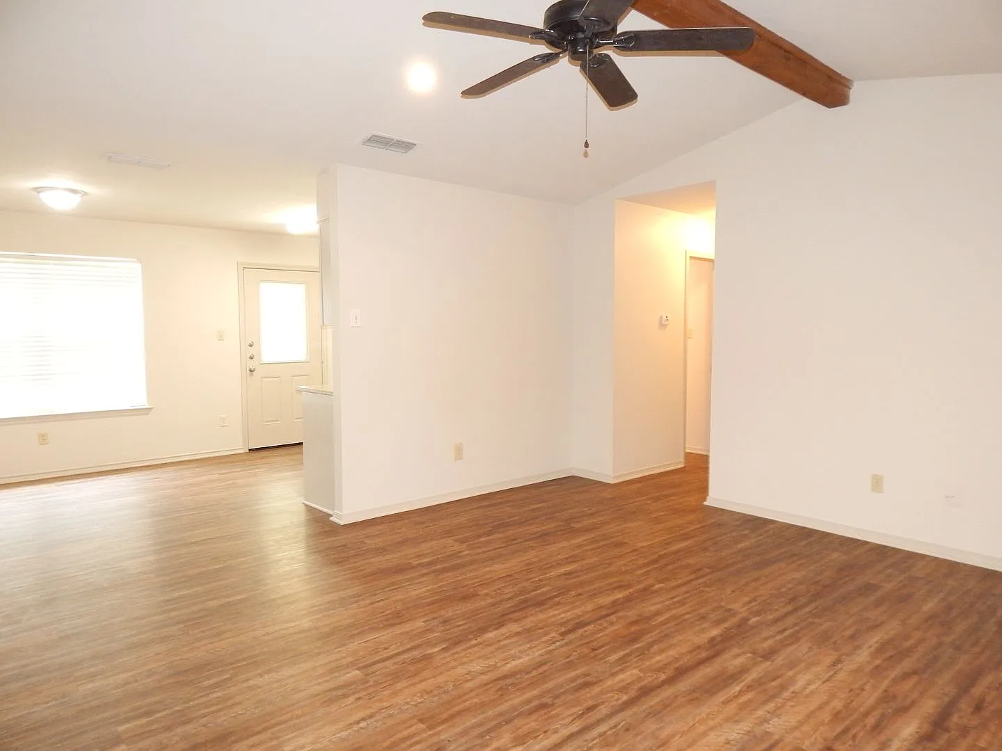 Whitehouse ISD! Lovely 3 Bedroom, 2 Bath Home — Photo 4
