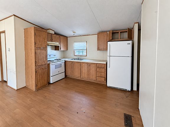 4th image of 204 Gaither Dr