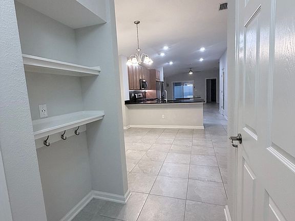 4th image of 639 Meadow Creek Dr