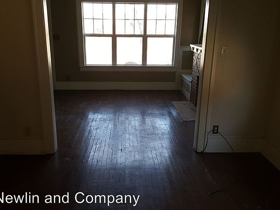 3rd image of 207 W Avenue A