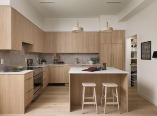 595 E 49th Ave #1, Vancouver, BC V5W 2H1