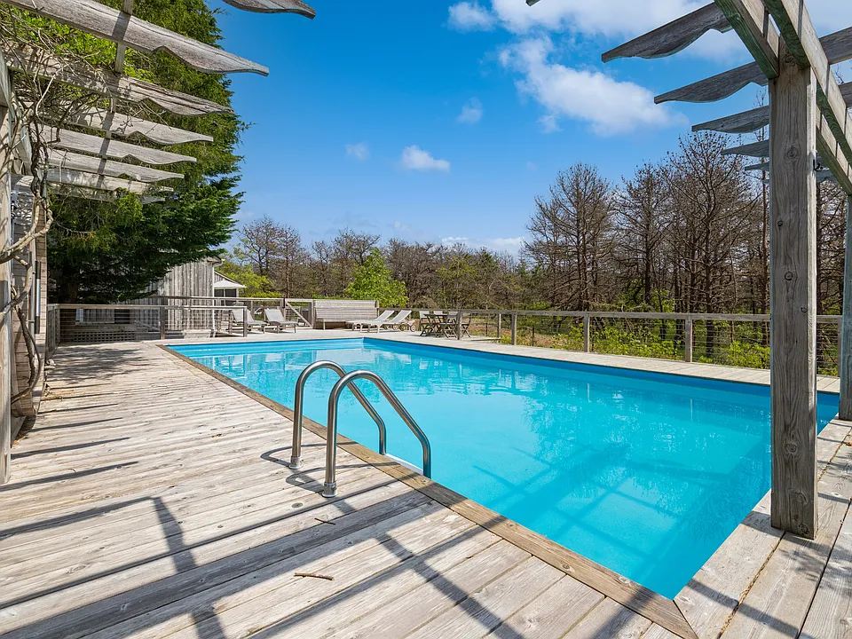 8 Whalers Ln