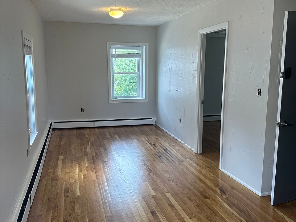 2nd image of 129 Trenton St APT 2