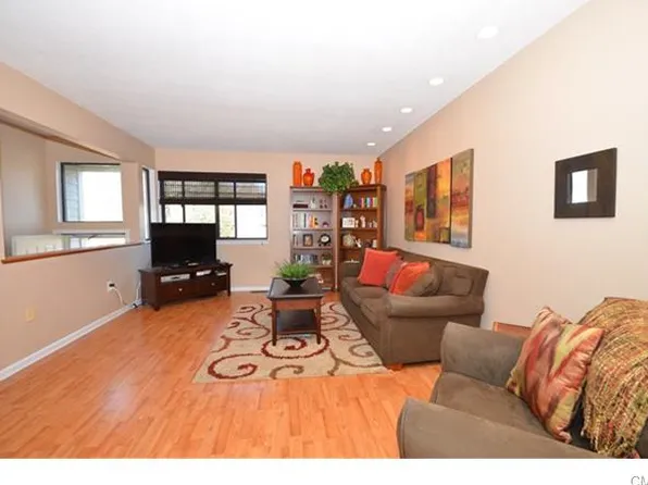 14 Sunrise Hill Rd, Norwalk, CT 06851