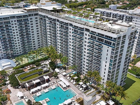 4th image of 2301 Collins Ave APT 414