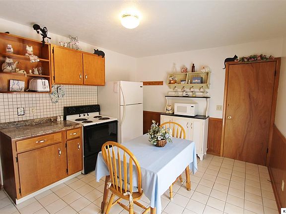 3rd image of 210 James St